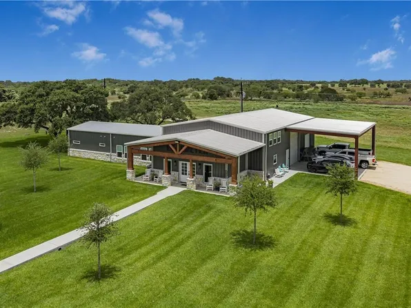 686 Rappold Rd, Yoakum, TX 77995