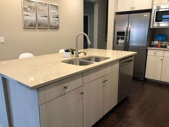 2nd image of 660 Obsidian Dr