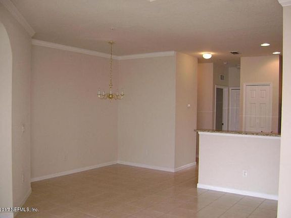 4th image of 405 La Travesia Flora St #201