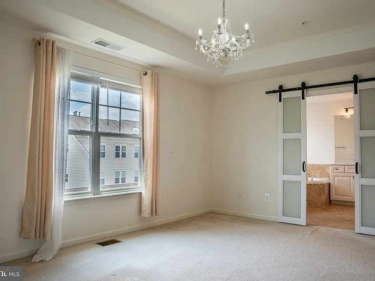 42243 Canary Grass Sq — Photo 55