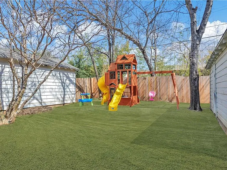 2521 Forest Park Blvd — Photo 17