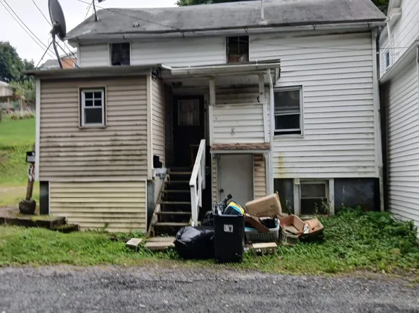 308 E Elm St, Tamaqua, PA 18252