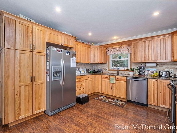 2nd image of 6652 Shoreline Ct