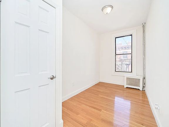 4th image of 502 W 139th St #52A