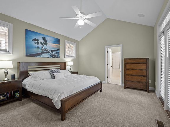4th image of 302 Jewell Dr