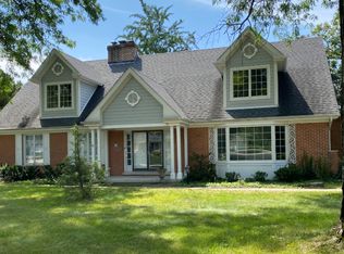 20 Chatham Ln, Oak Brook, IL 60523