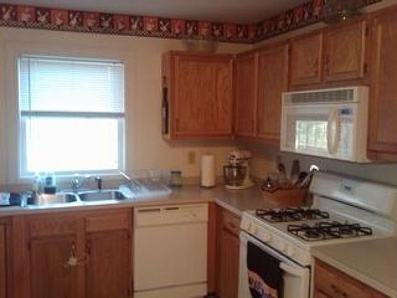 4th image of 35 Cherry Ln