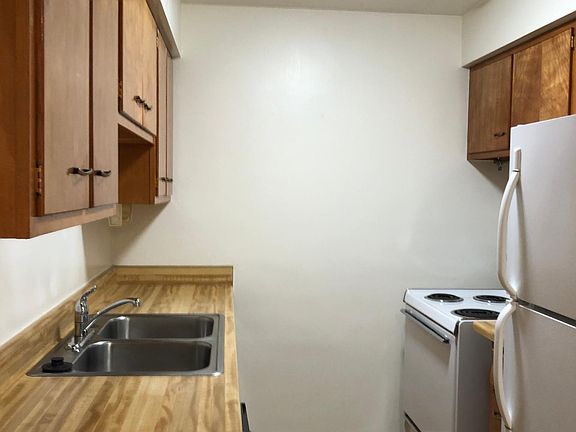 5th image of 1268 Westcliff Ct