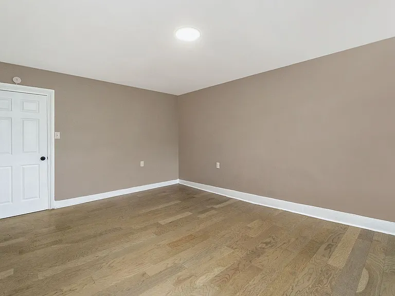 30 Main St — Photo 11