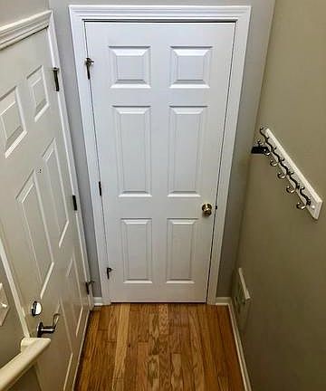 Interior front entrance w/closet!