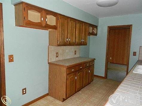 264-041637 Kitchen (2).JPG
