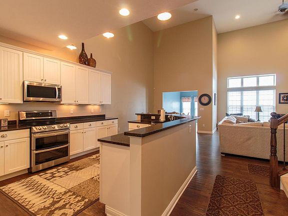 5th image of 8034 Hillingdon Dr