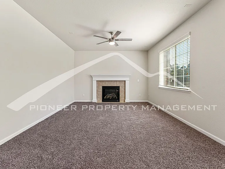 25004 E Pinewood Pl — Photo 4