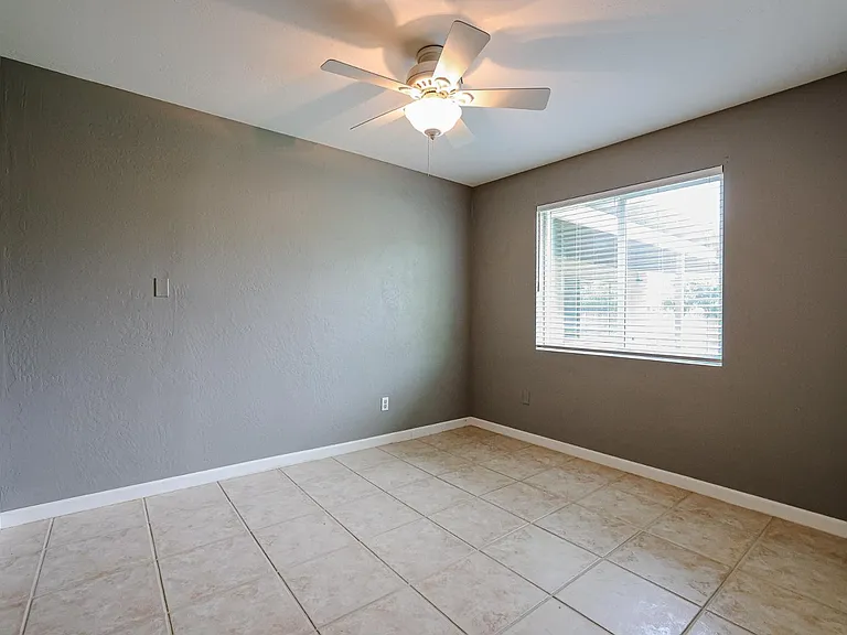 1005 E Cavalier Dr — Photo 21
