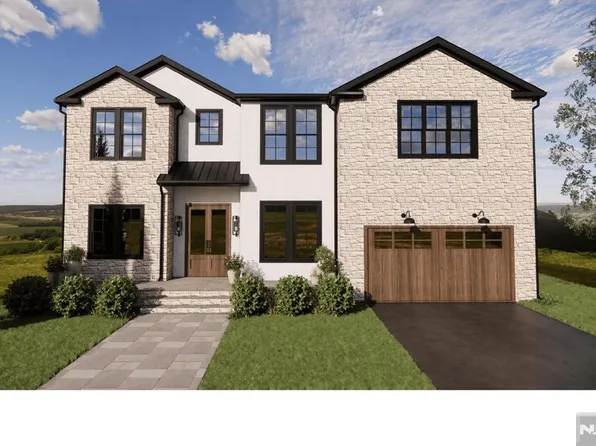 331 Lockwood Dr, Paramus, NJ 07652