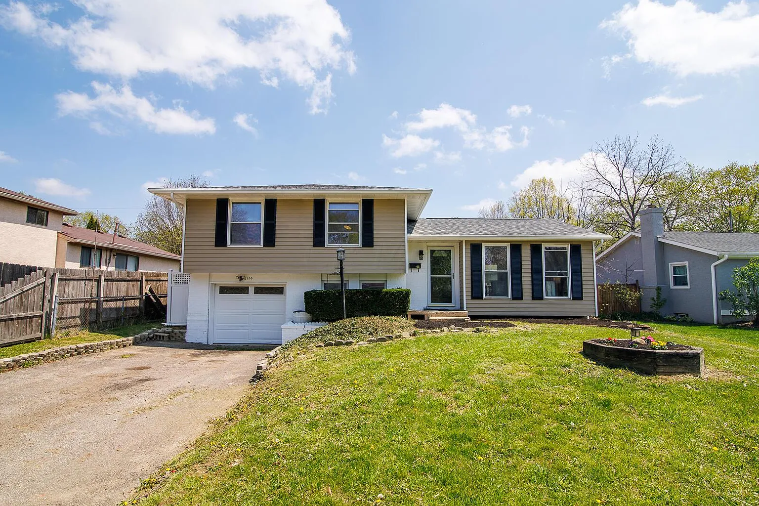 6368 Montford Rd E photo 1
