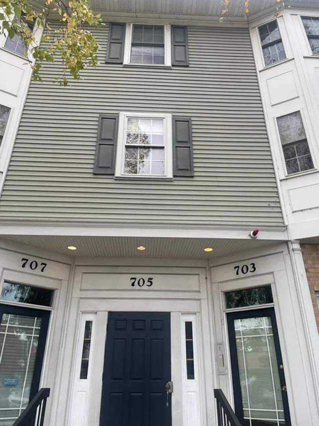 1 bed, 704 sqft, $2,200 — Photo 2