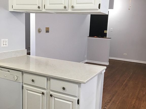 5th image of 3715 N Sheffield Ave #402