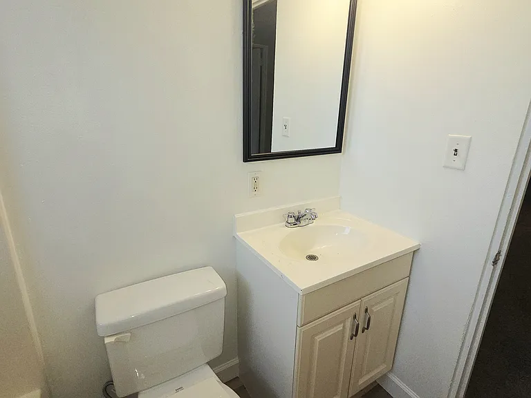 111 Pine Dr #10 — Photo 20