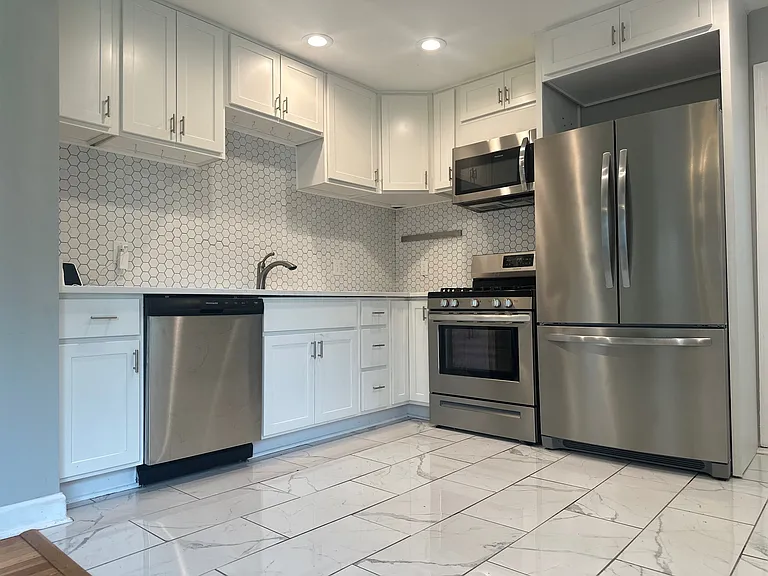 7413 Dominion Dr — Photo 6