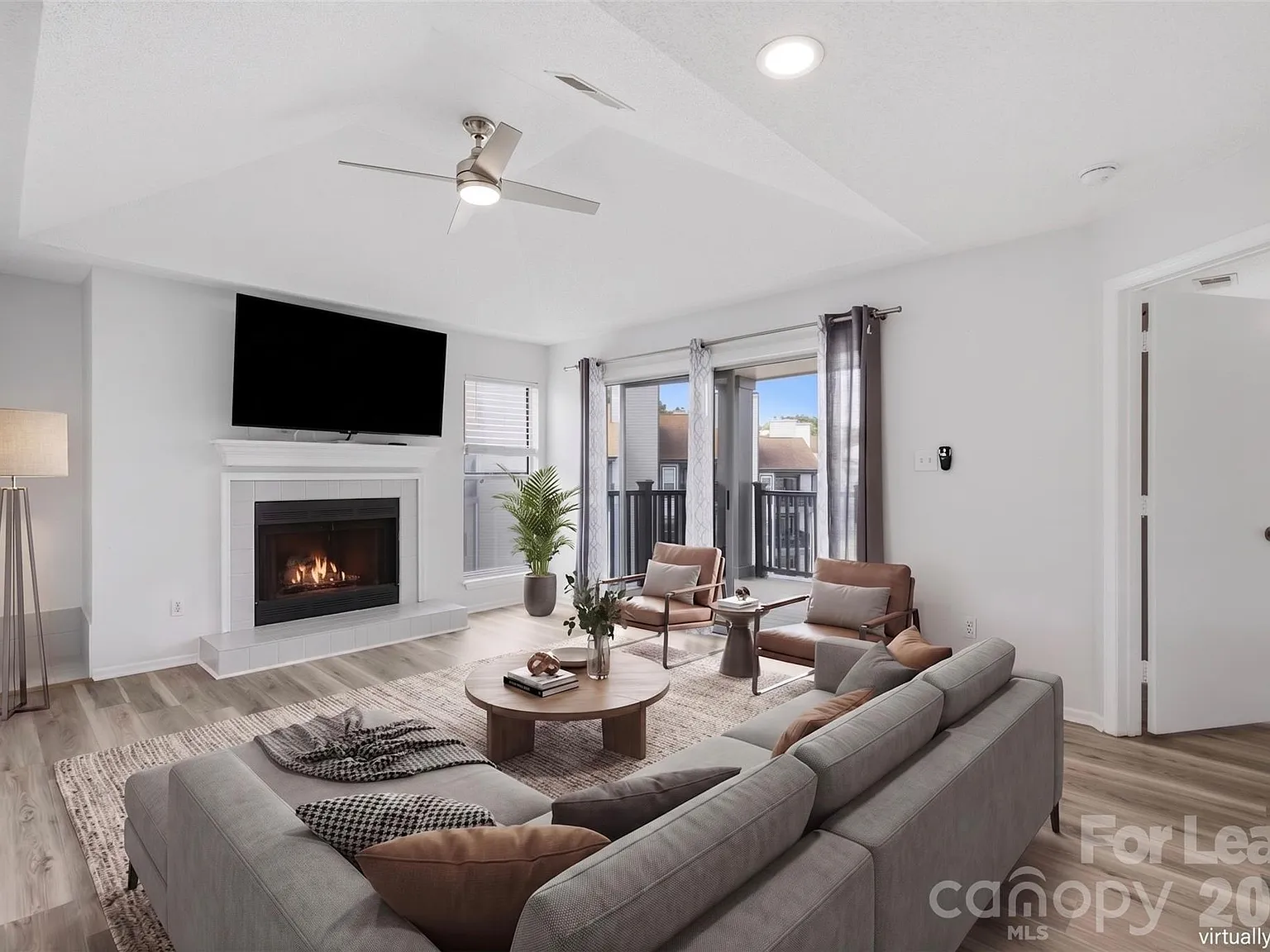 2 bed, 2.0 bath, 761 sqft, $1,900 — Photo 3
