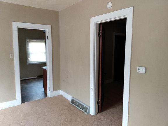3rd image of 436 S Roosevelt Ave