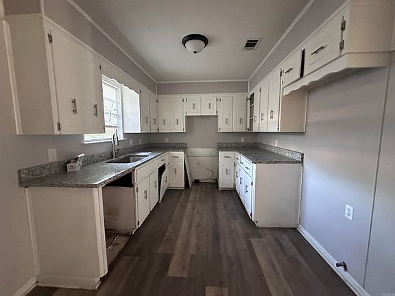 4th image of 1012 Barbara St