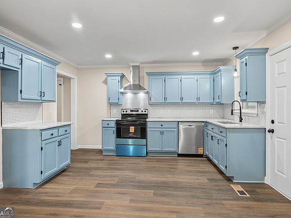 3rd image of 4915 Forrest Rd