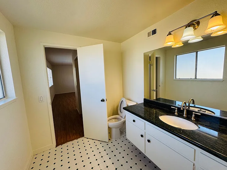 1023 N Agusta Ave — Photo 17