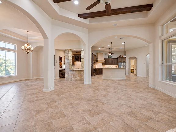 5th image of 109 Ranchers Club Ln