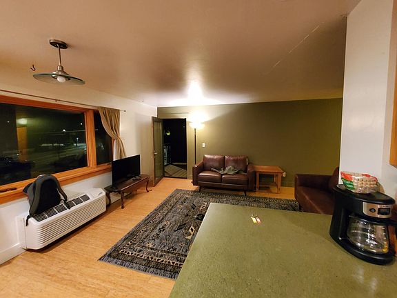 5th image of 1010 W Pine St Unit 301