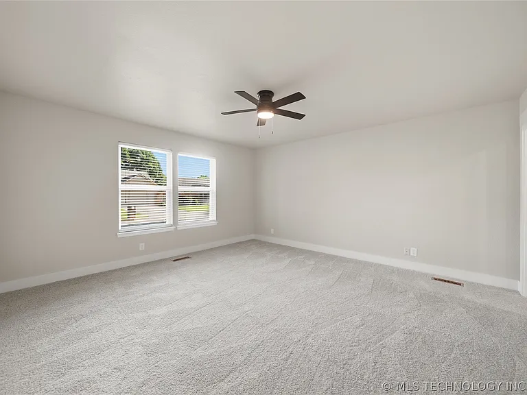 10714 S 86th East Cir — Photo 15