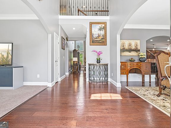 3rd image of 611 La Perla Dr
