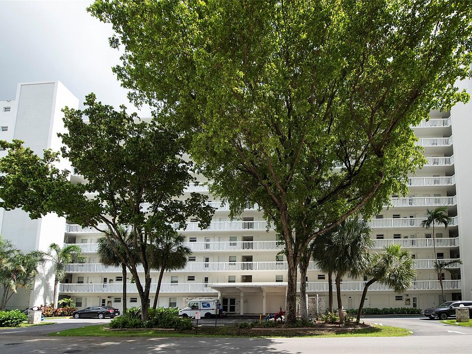 1st image of 2555 NE 11th Street #302