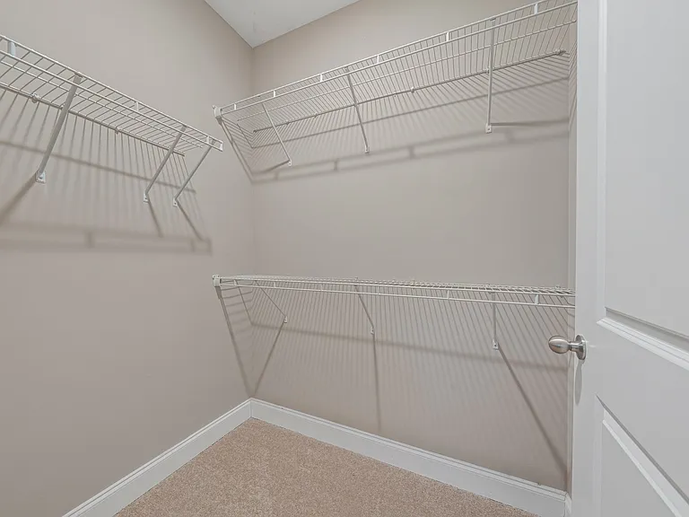 Mount Victor Olde Towne Luxury Apartments — Photo 119