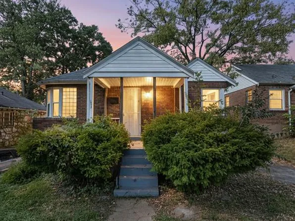 3217 Capehart Dr, Saint Louis, MO 63121