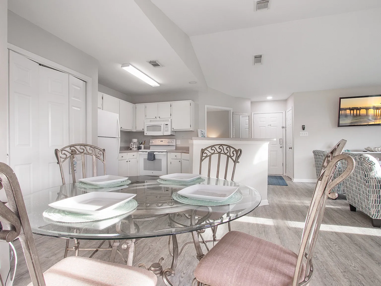 2 bed, 1100 sqft, $2,000 — Photo 4