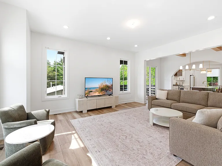 16009 Goodwin Ave #9 — Photo 10