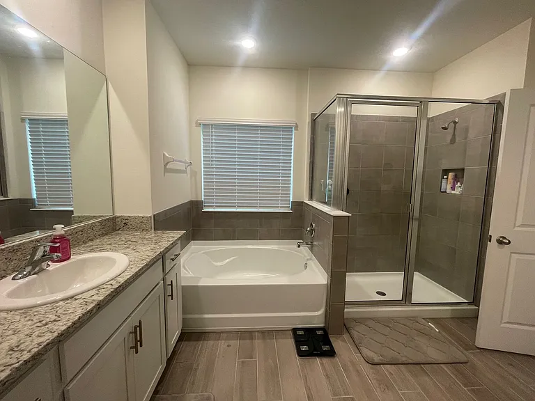 13616 NW 14th Pl — Photo 17