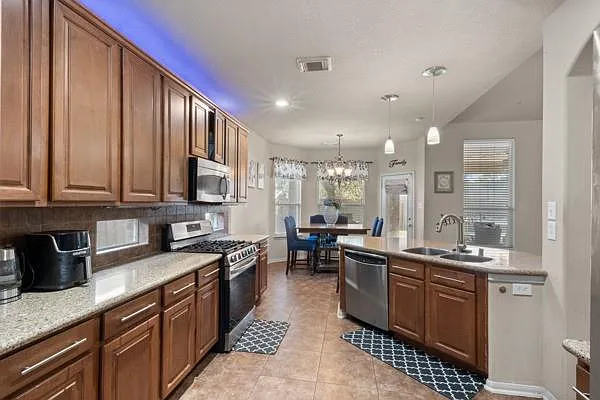 15818 Mossy Shores Ct — Photo 5