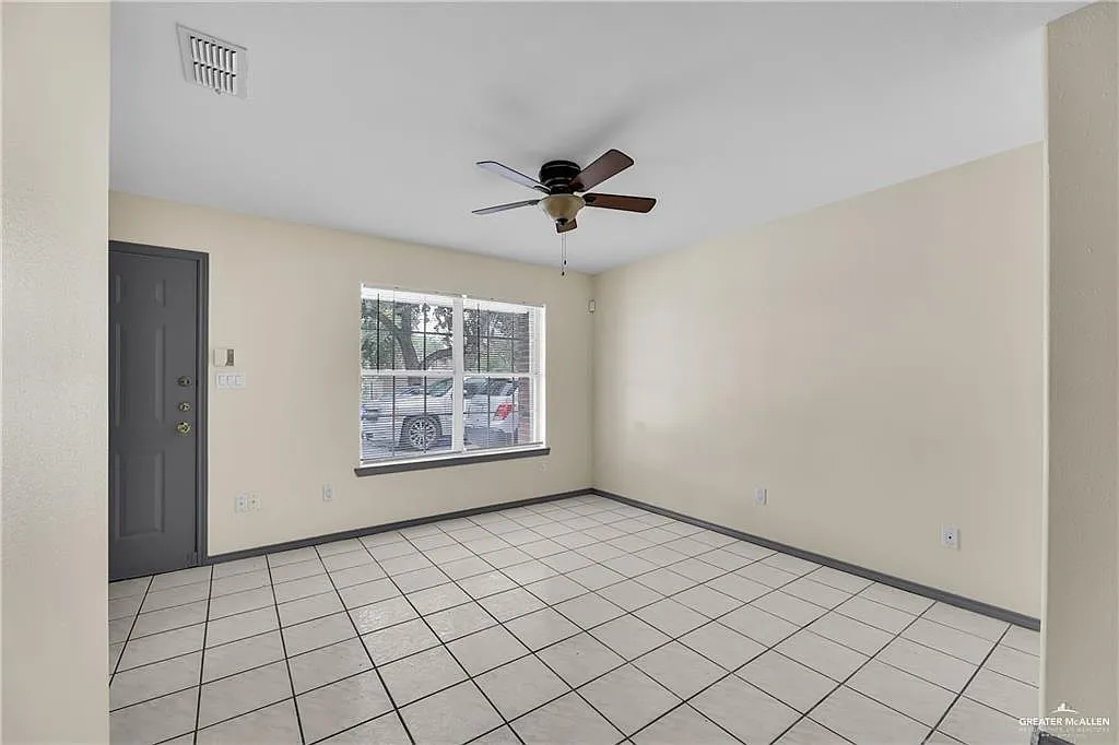2 bed, 2.5 bath, 7440 sqft, $875 — Photo 3