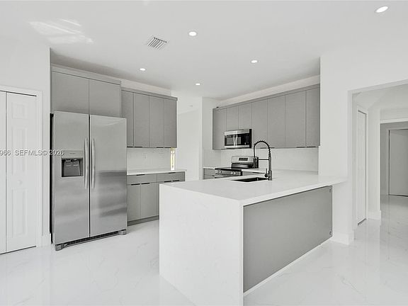 5th image of 14422 N Royal Cove Cir