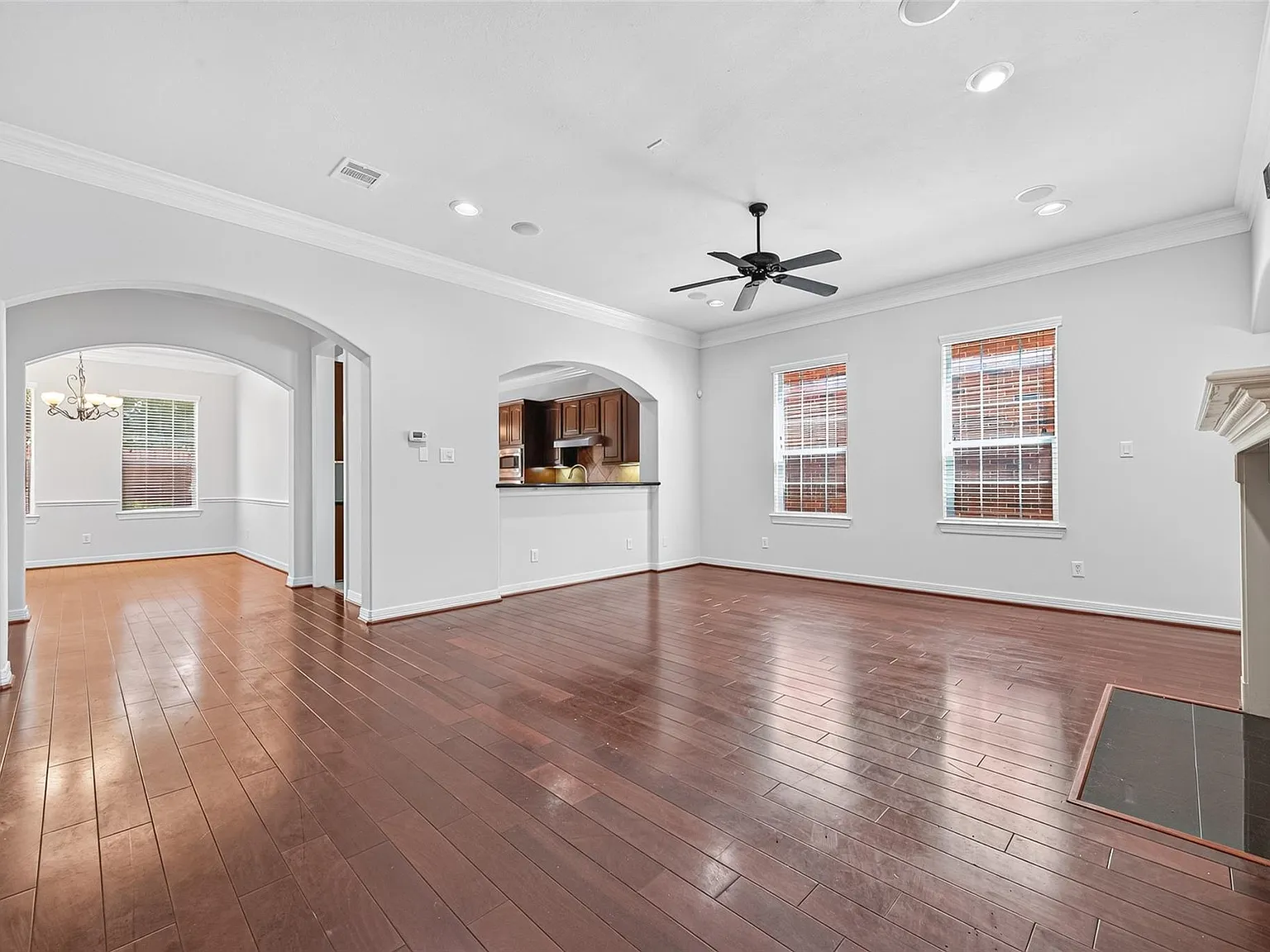 3 bed, 3.5 bath, 2956 sqft, $2,800 — Photo 3