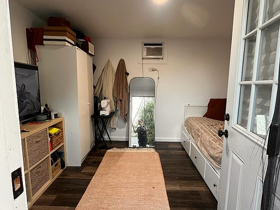 4th image of 6959 Oak Park Ave #10