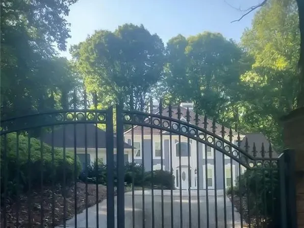 590 Valley Hall Dr, Sandy Springs, GA 30350