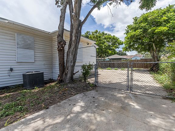 2nd image of 1545 Wynwood St