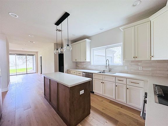 5th image of 3202-0 La Quinta Dr