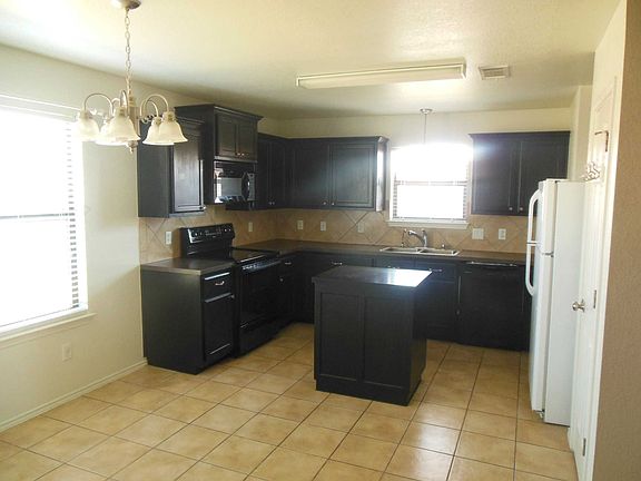5th image of 3901 Foxglove Ln