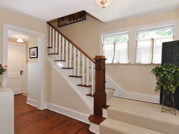 2nd image of 9 Sarven Ct