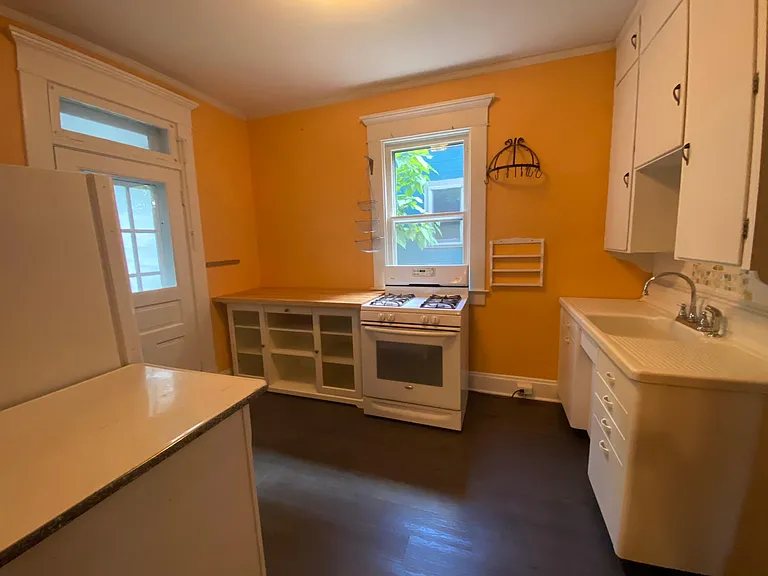 2580 Glenmawr Ave — Photo 8